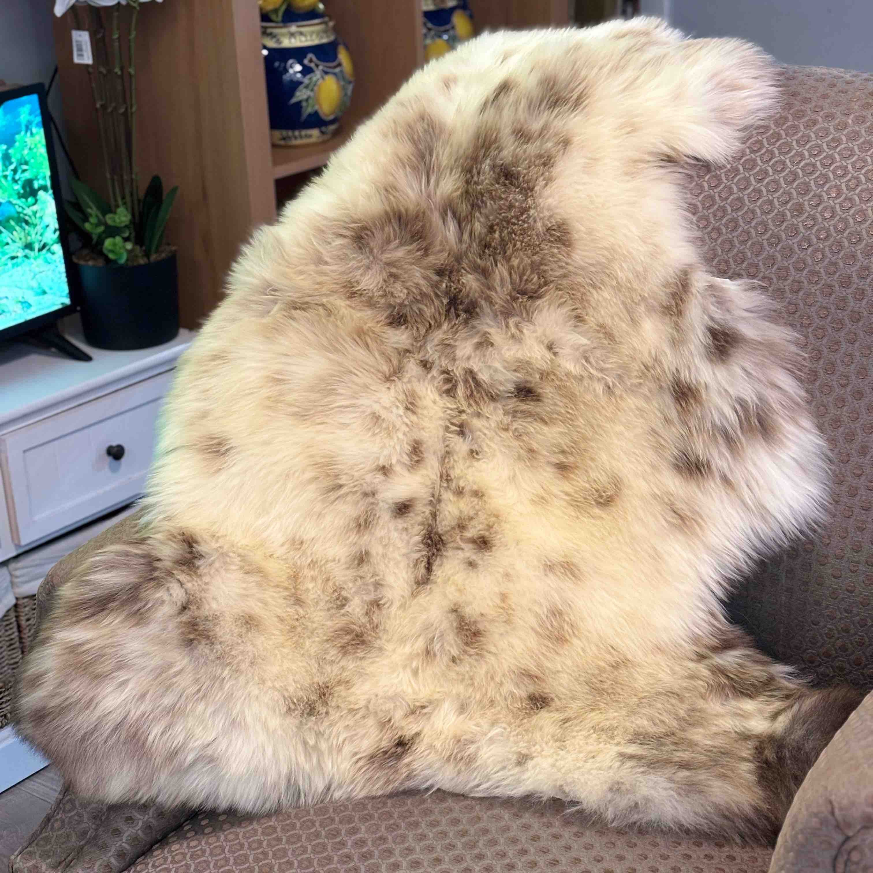 Large Jacob sheepskin rug