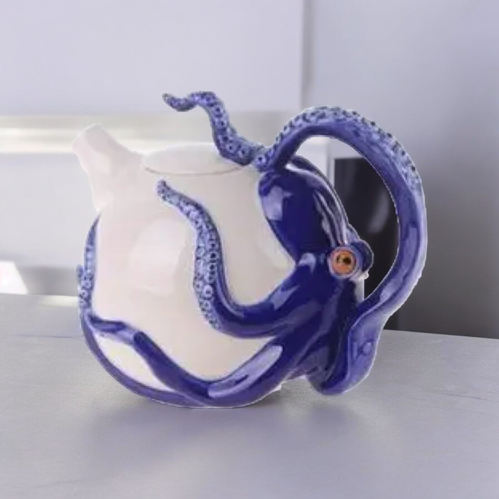 Circular octopus teapot